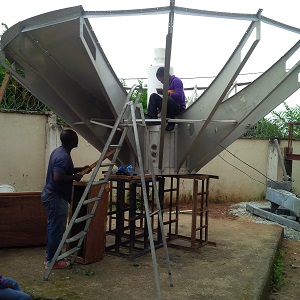 Assembling the Vertex antenna reflector