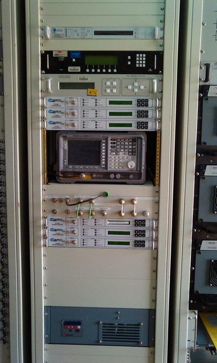 Comtech modems and spectrum analyser