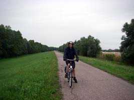 Cycling on quiet tracks along dykes