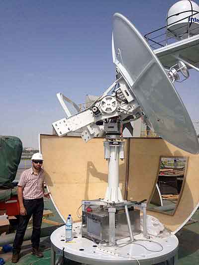 Tracking antenna mount