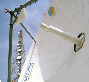 Antenna feed and sub-reflector