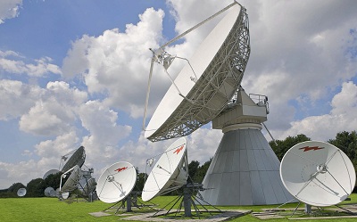Large satellite communications teleport antenna