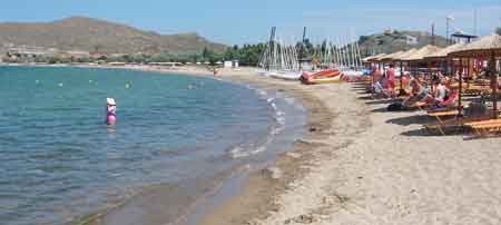 Plati beach: Sailing area to the left.