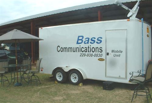 Mobile, trailer mounted satellite internet terminals, as for car, RV, truck, bus, emergency command centre etc