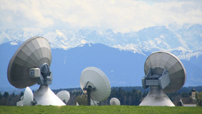 Heated teleport antennas