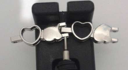 Using the pin removal tool